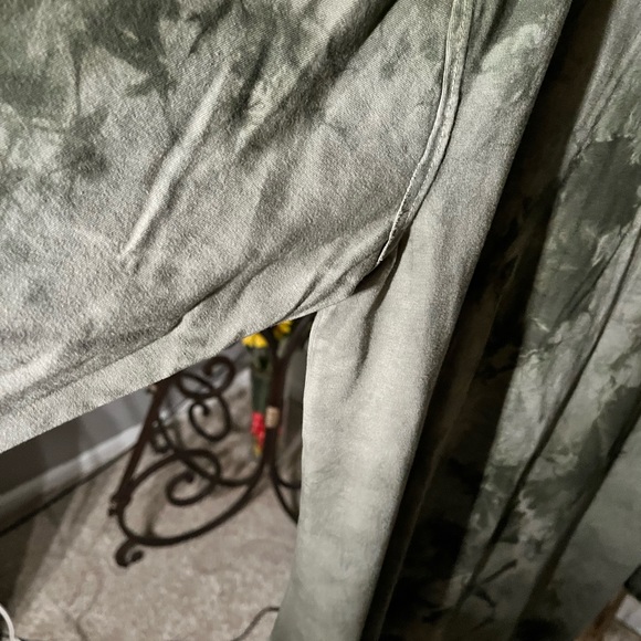 JOHNNY WAS ‘BLAKE’ NWT AUTHENTIC OLIVE BRANCH TIE DYE LONG SLEEVES T-SHIRT - Picture 12 of 17